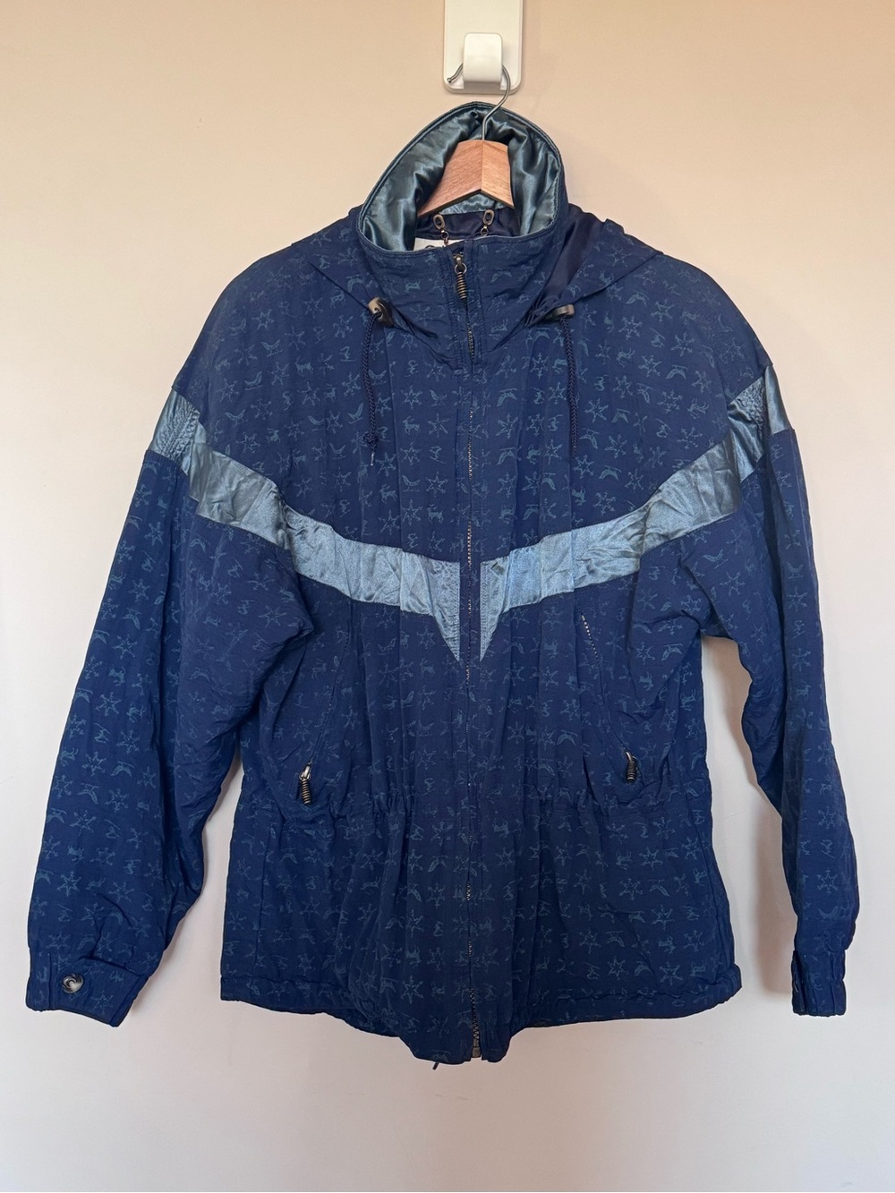 Obermeyer Navy Blue Vintage Women’s Insulated Ski Jacket with Light Blue Chevron